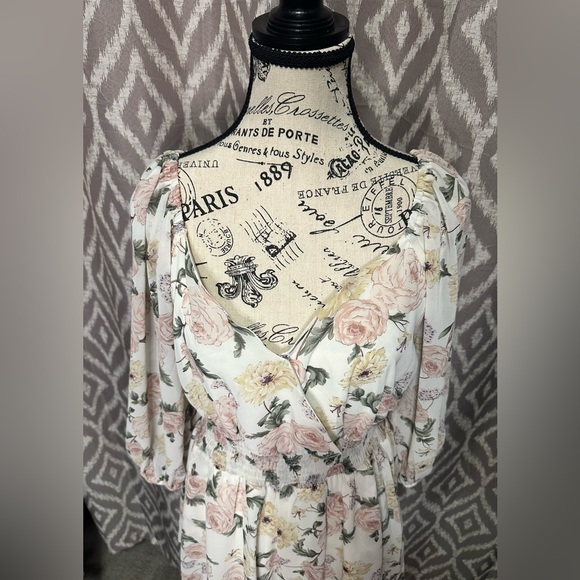 She + Sky Floral Romper - Picture 4 of 6